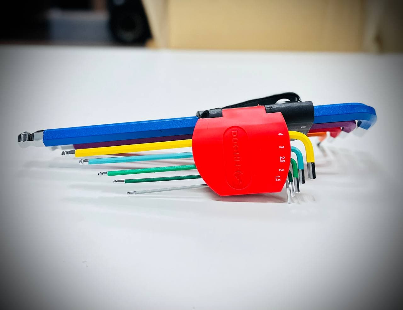 картинка Набор цветных шестигранных штифтовых ключей со сферической головкой 9 предметов Dogher 605-069 от магазина "Элит-инструмент"