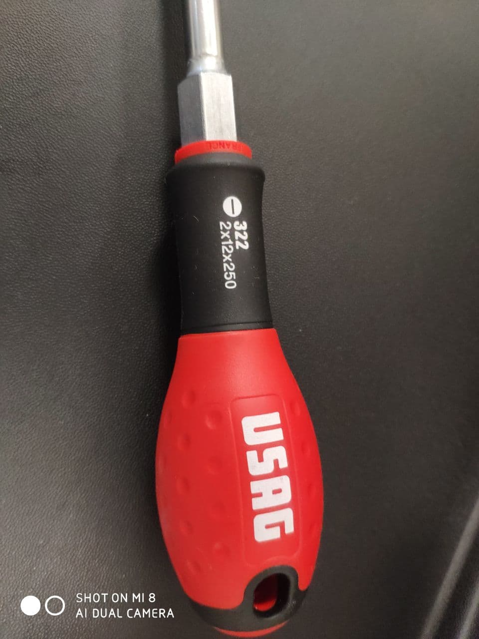 картинка Отвёртка усиленная шлицевая 322 2x12x250 USAG U03220024 от магазина "Элит-инструмент"