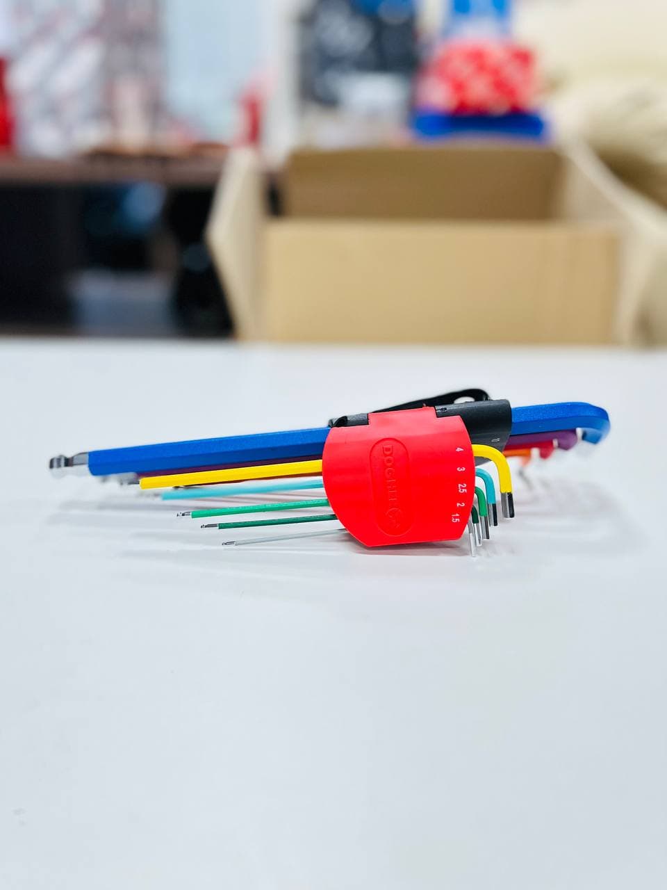 картинка Набор цветных шестигранных штифтовых ключей со сферической головкой 9 предметов Dogher 605-069 от магазина "Элит-инструмент"