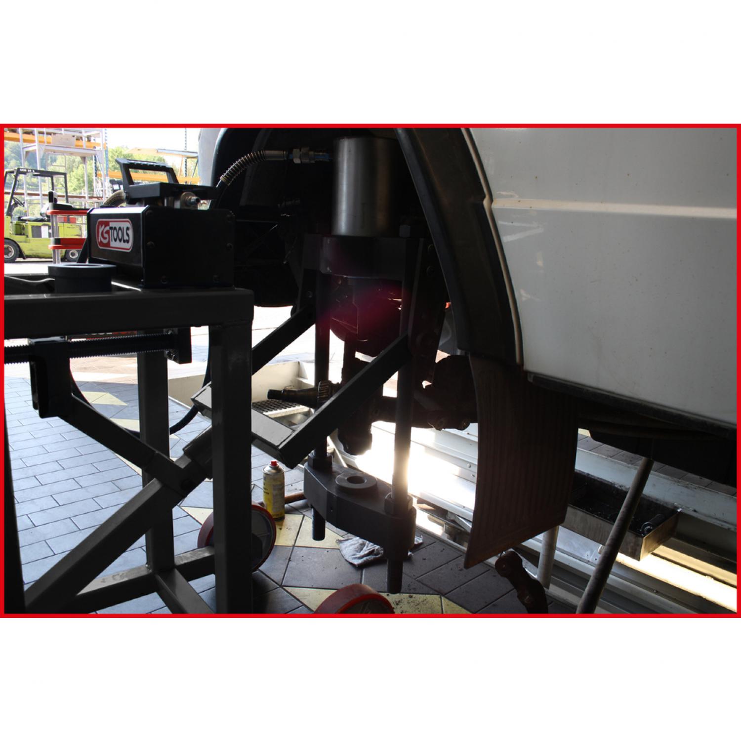 картинка Пресс для шкворня поворотного кулака, 75 т, с комплектом гильз, 29 шт от магазина "Элит-инструмент"