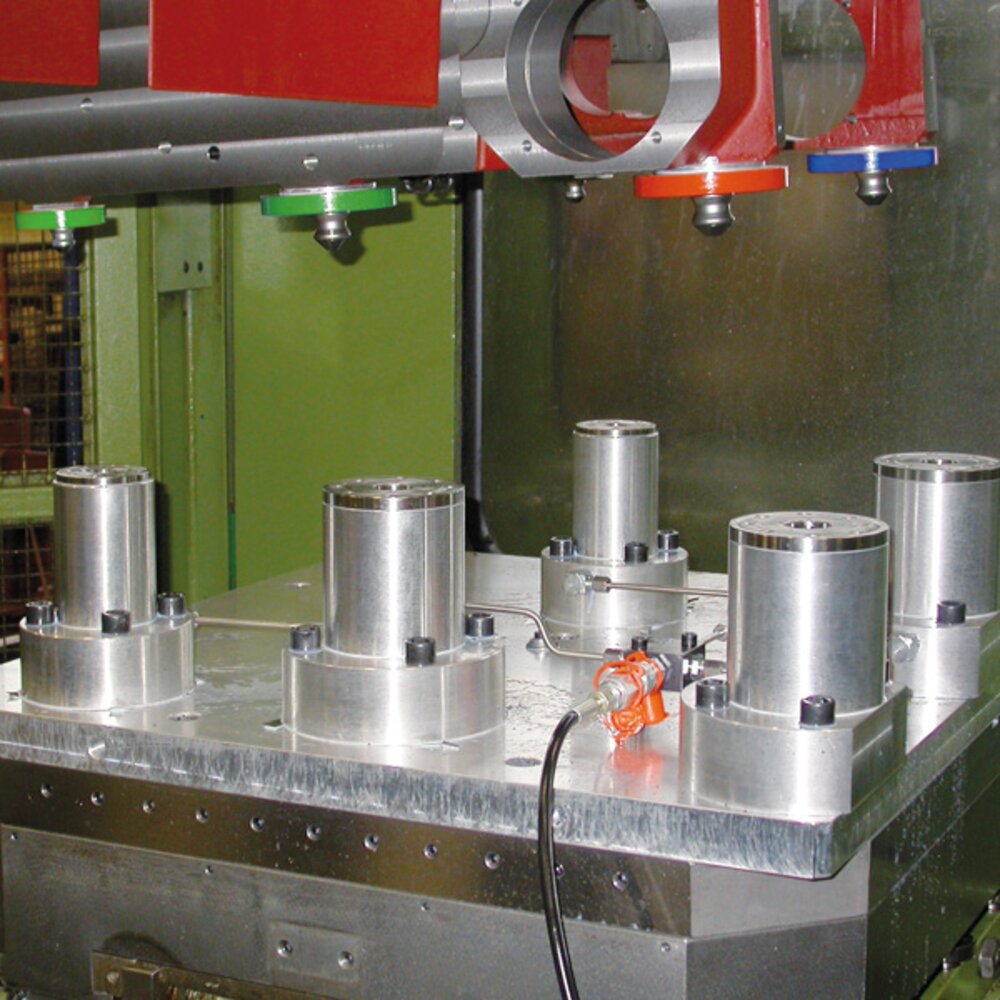 картинка Выдвижная шпилька 20-го размера для винтов крепления M10 и M12 АМF 303149 от магазина "Элит-инструмент"