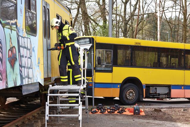 картинка Универсальный аварийно спасательный инструмент HCT 5111 Holmatro 150.012.314 от магазина "Элит-инструмент"