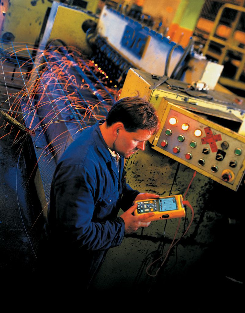 картинка Осциллограф Fluke 123 2064239 от магазина "Элит-инструмент"