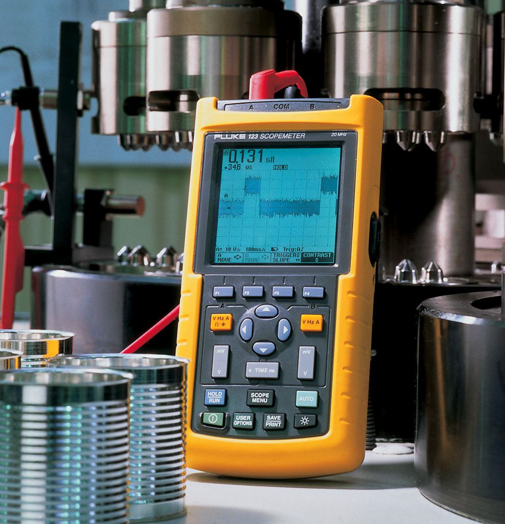 картинка Осциллограф Fluke 123/S 2063903 от магазина "Элит-инструмент"