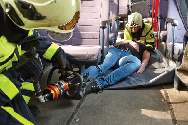 картинка Универсальный аварийно спасательный инструмент HCT 5111 Holmatro 150.012.314 от магазина "Элит-инструмент"