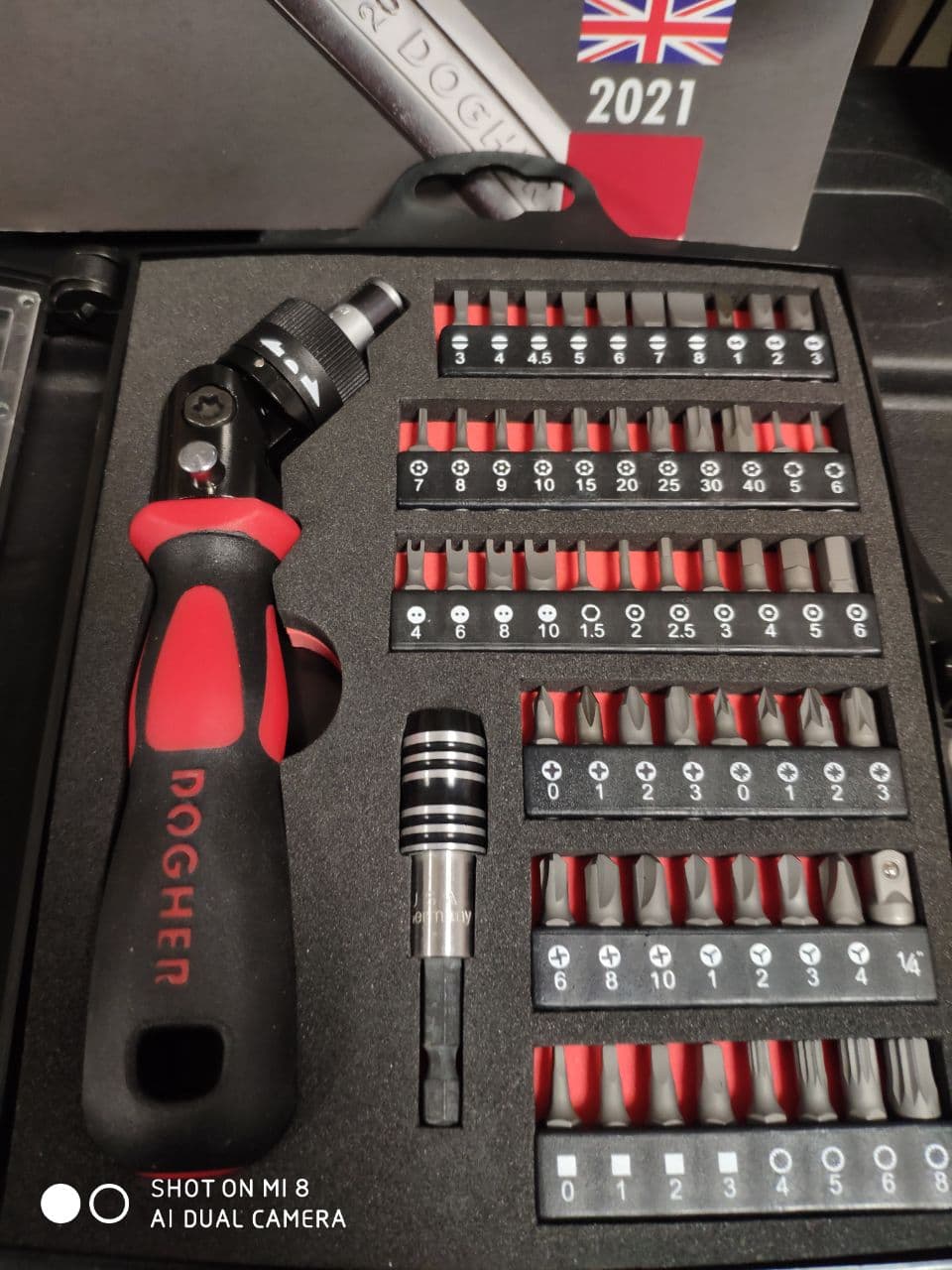 картинка Профессиональный набор: Отвёртка с трещоточным механизмом со сменными наконечниками 1/4 " от магазина "Элит-инструмент"