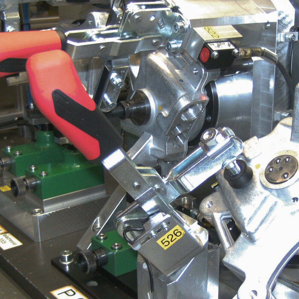 картинка Вертикальный шарнирный зажим с красной ручкой АМF 90035 от магазина "Элит-инструмент"