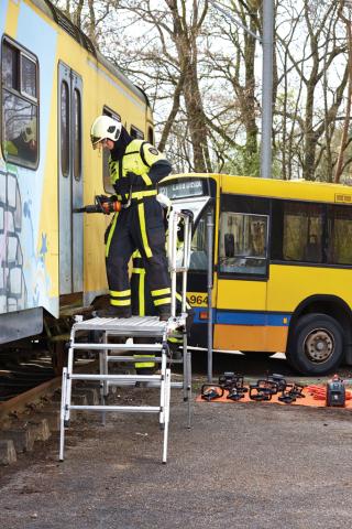 картинка Универсальный аварийно спасательный инструмент HCT 5111 Holmatro 150.012.314 от магазина "Элит-инструмент"