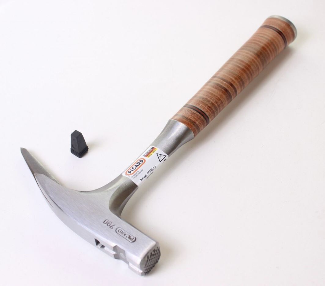 картинка Молоток плотника-кровельщика с насечкой и магнитным гвоздедержателем Picard PI-0079010 6785 0500 Fplus от магазина "Элит-инструмент"