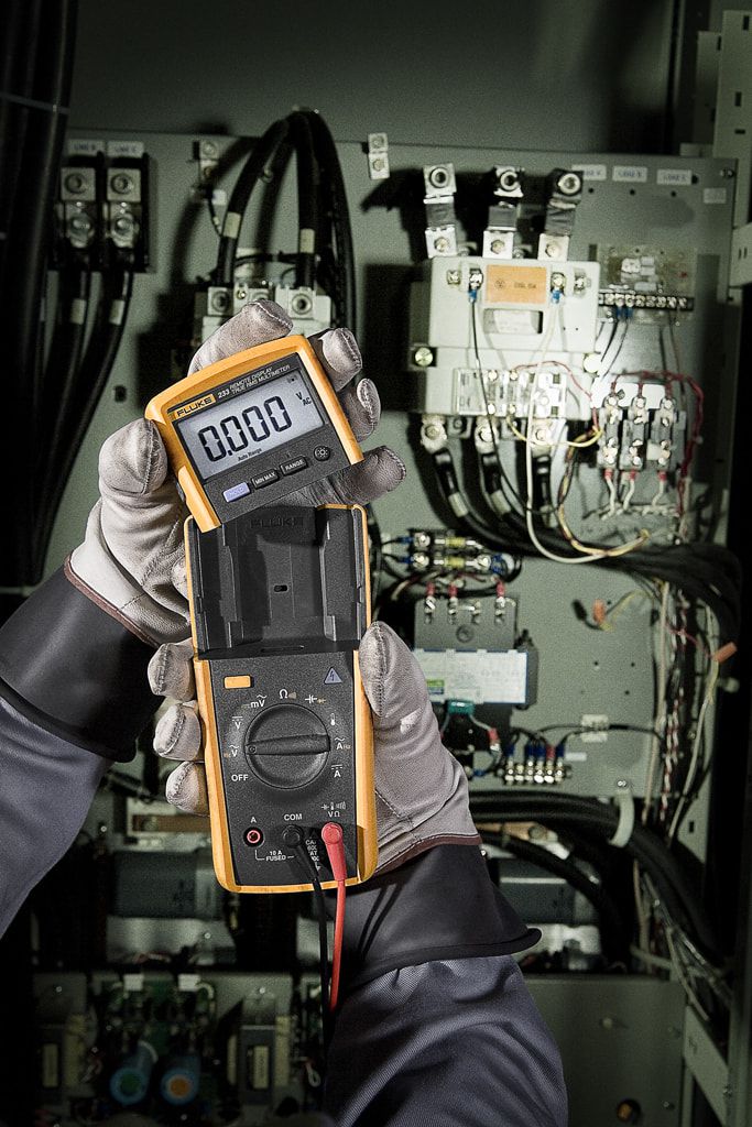 картинка Мультиметр Fluke 233 3469334 от магазина "Элит-инструмент"