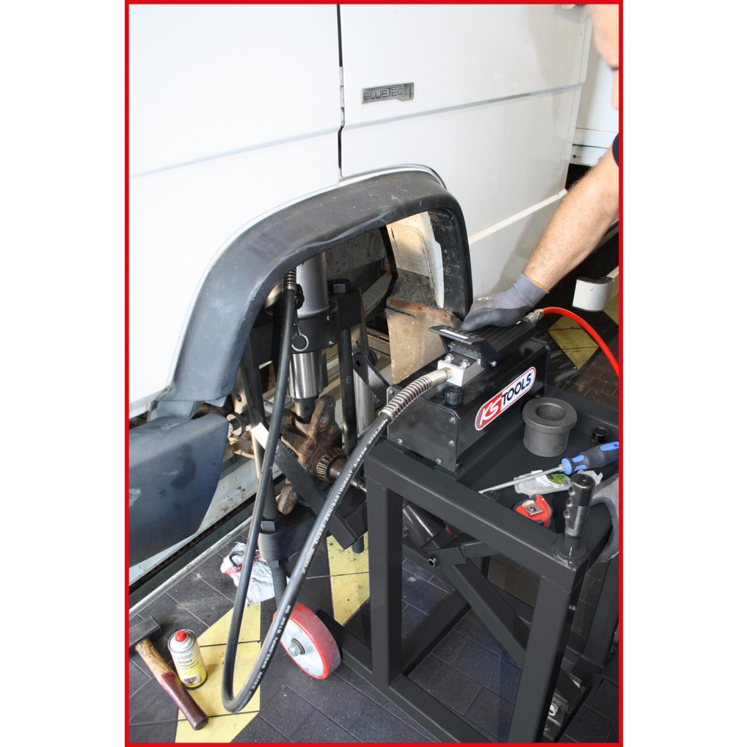 картинка Пресс для шкворня поворотного кулака, 75 т, с комплектом гильз, 29 шт от магазина "Элит-инструмент"