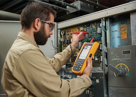 картинка Осциллограф Fluke 123B/INT/S 4755953 от магазина "Элит-инструмент"