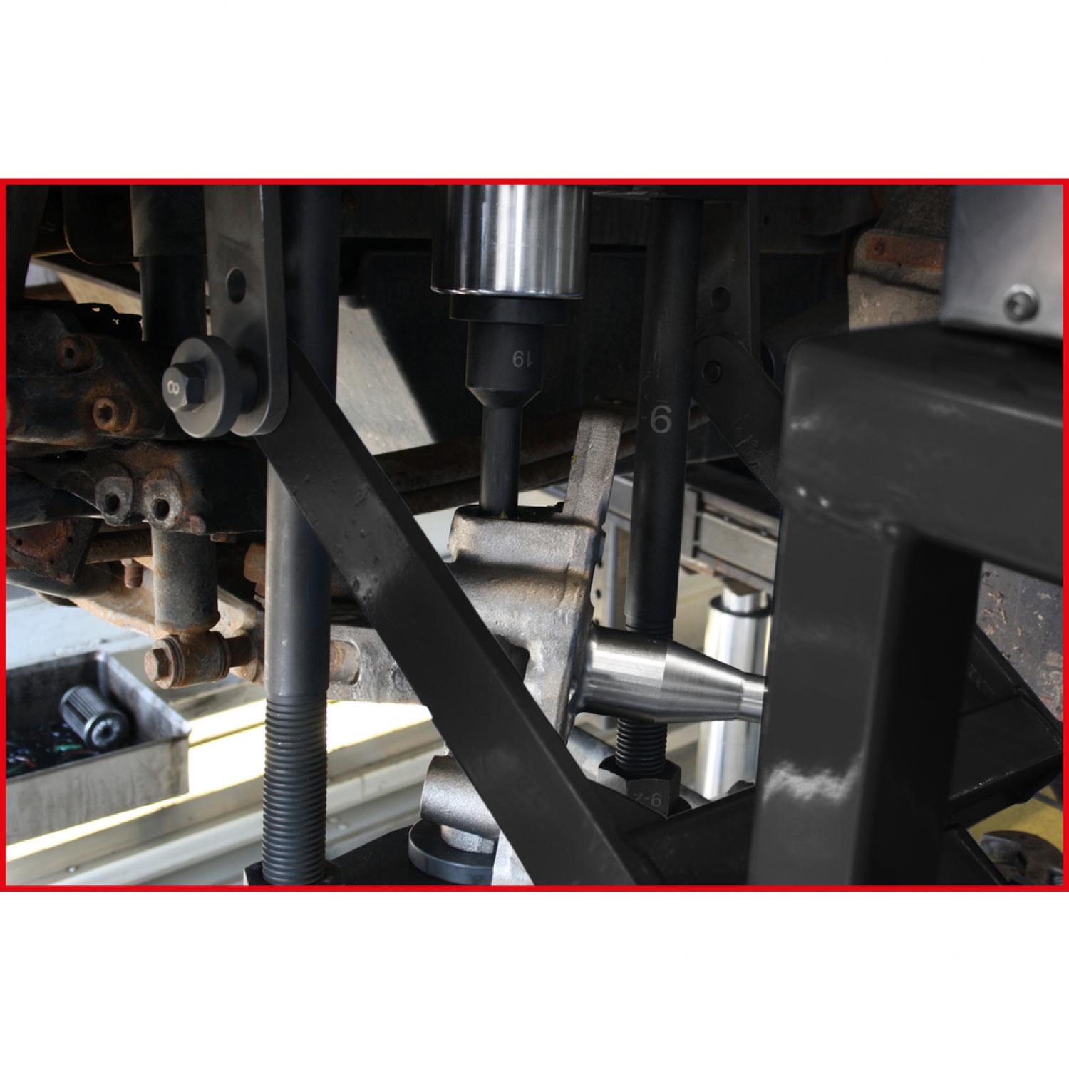 картинка Пресс для шкворня поворотного кулака, 75 т, с комплектом гильз, 29 шт от магазина "Элит-инструмент"