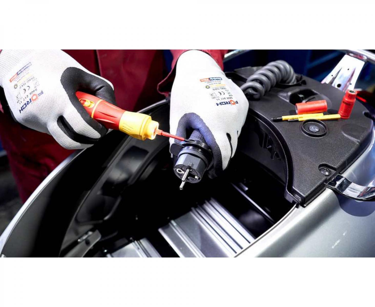 картинка Диэлектрическая VDE отвертка speedE II electric Wiha 591 44318 5 предметов от магазина "Элит-инструмент"
