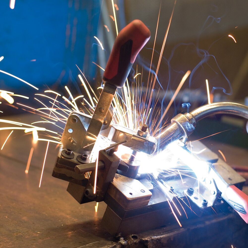 картинка Вертикальный шарнирный зажим с красной ручкой АМF 90035 от магазина "Элит-инструмент"