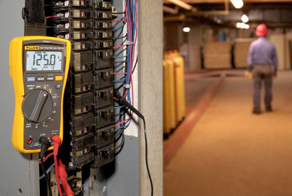 картинка Мультиметр Fluke 117 2583647 от магазина "Элит-инструмент"