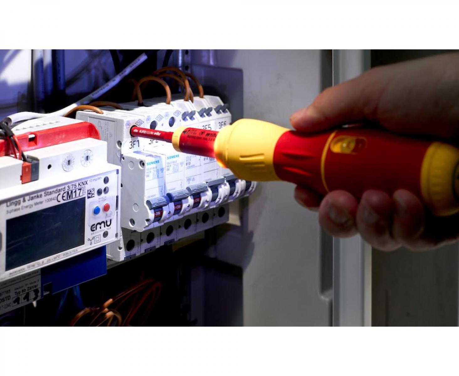 картинка Диэлектрическая VDE отвертка speedE II electric Wiha 591 44318 5 предметов от магазина "Элит-инструмент"