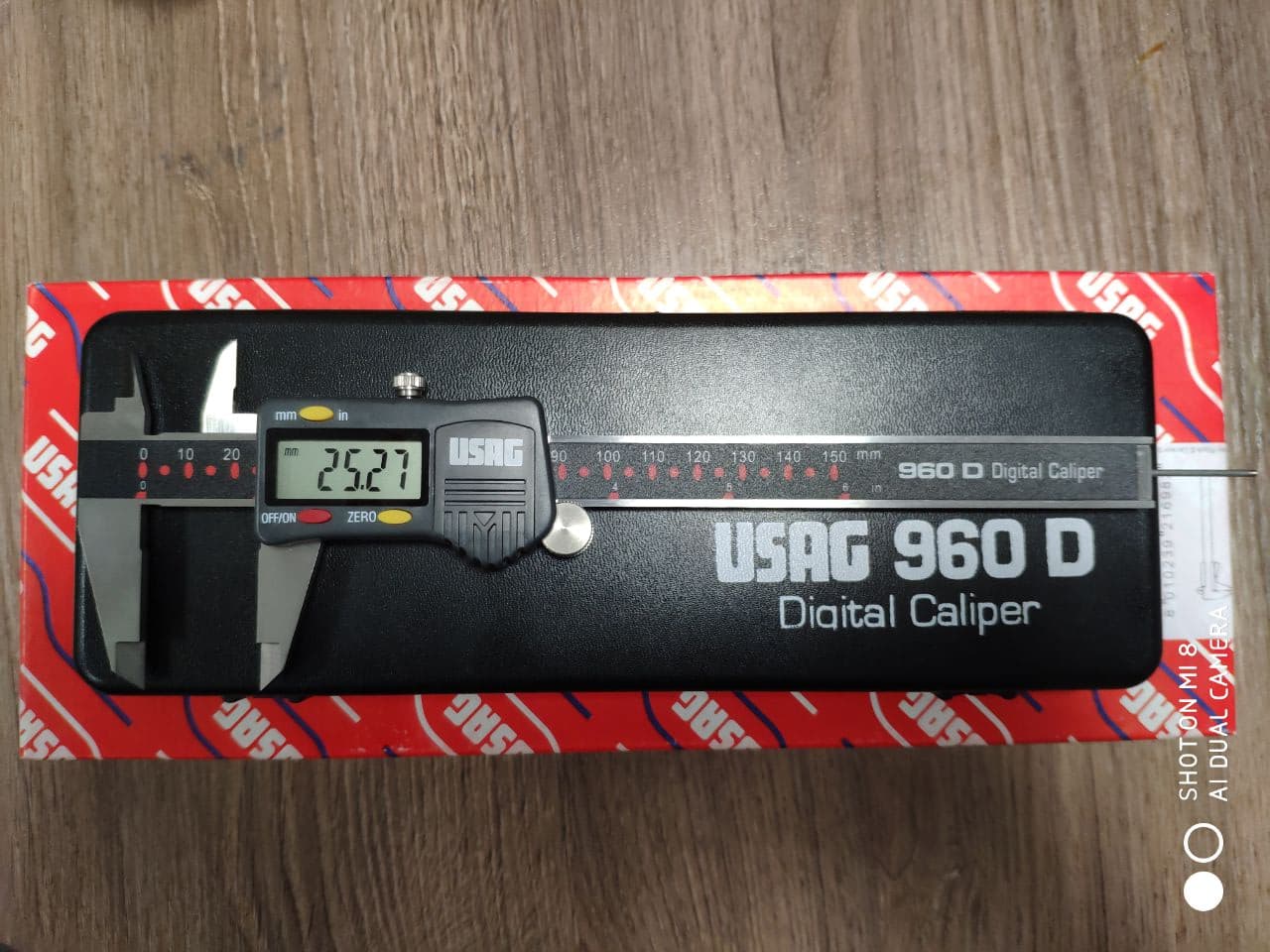 картинка Штангенциркуль премиум-класса электронный 150мм и точностью до 1/100 мм, с глубиномером USAG 960D U09600015 производитель Италия от магазина "Элит-инструмент"