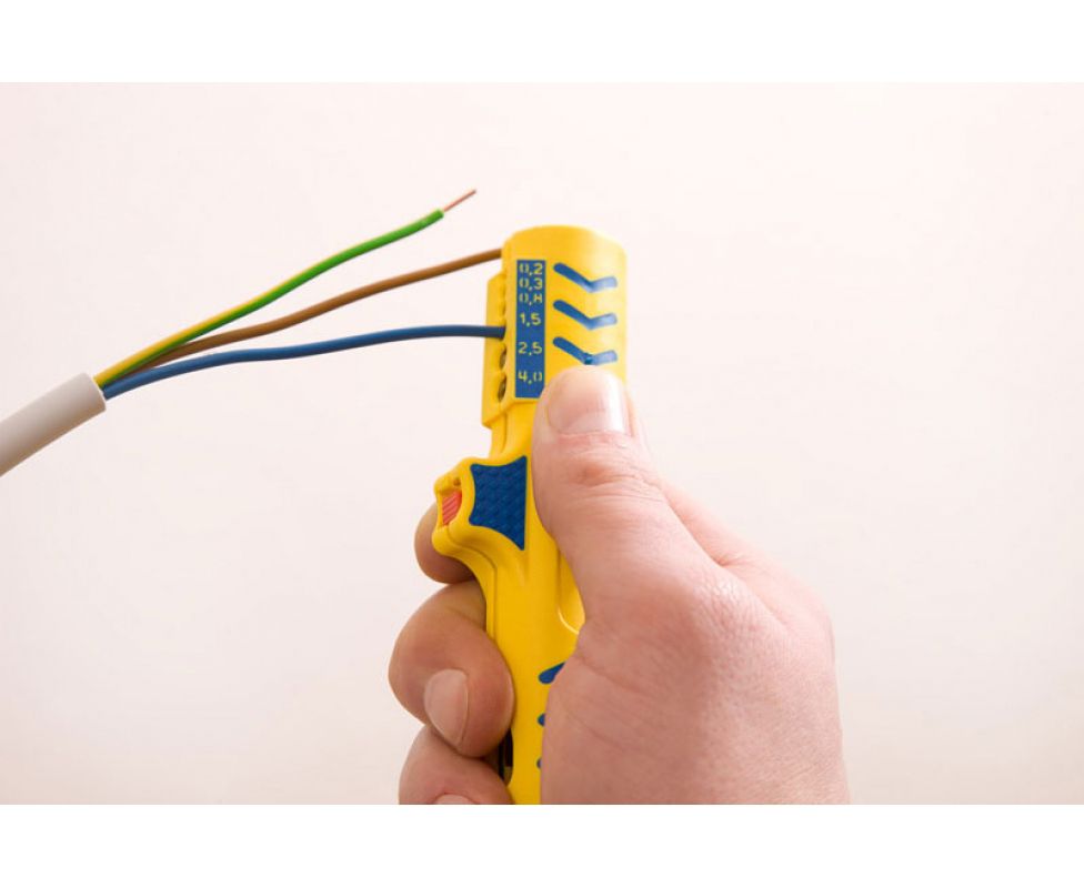 картинка Инструмент Secura No. 15 для снятия изоляции с круглых кабелей Jokari JK 30155 от магазина "Элит-инструмент"