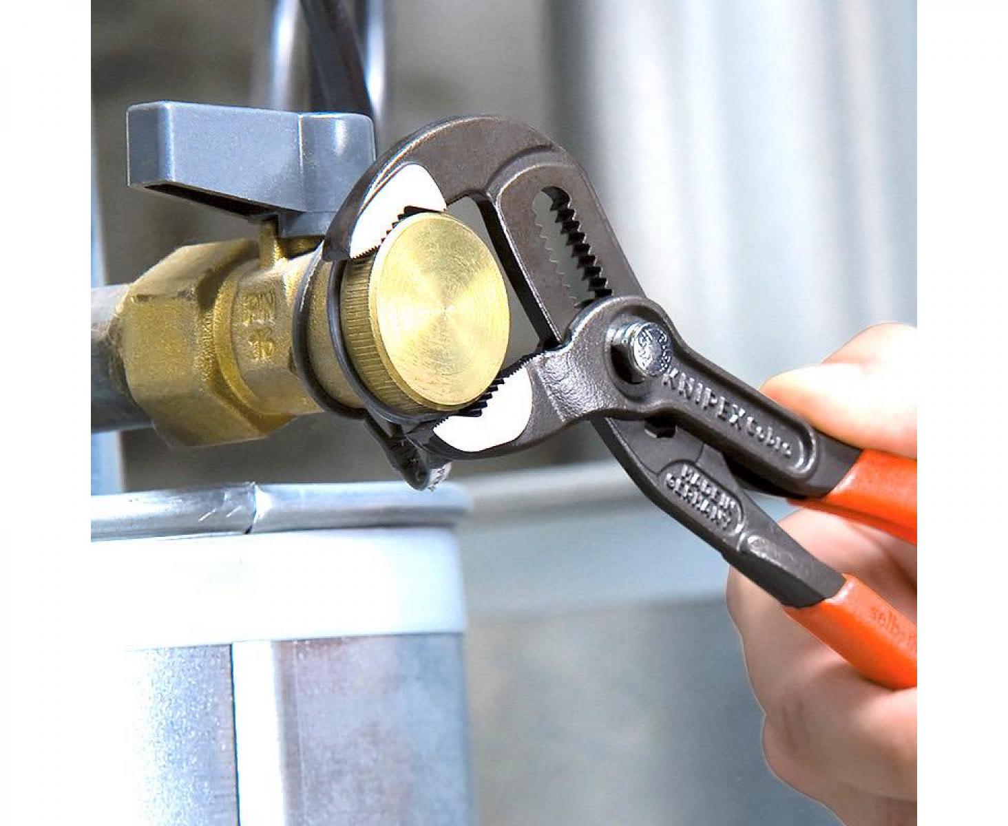 картинка KNIPEX Cobra высокотехнологичные сантехнические клещи KN-8701300SB в блистере от магазина "Элит-инструмент"