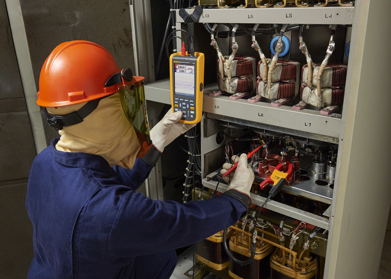 картинка Осциллограф Fluke 125B 4755876 от магазина "Элит-инструмент"