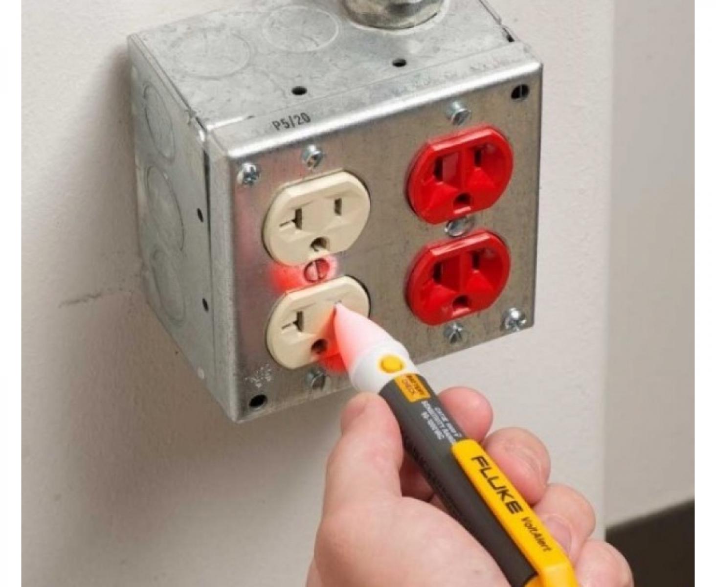 картинка Индикатор напряжения бесконтактный Fluke VoltAlert 2AC/200-1000VCL 3611985 от магазина "Элит-инструмент"