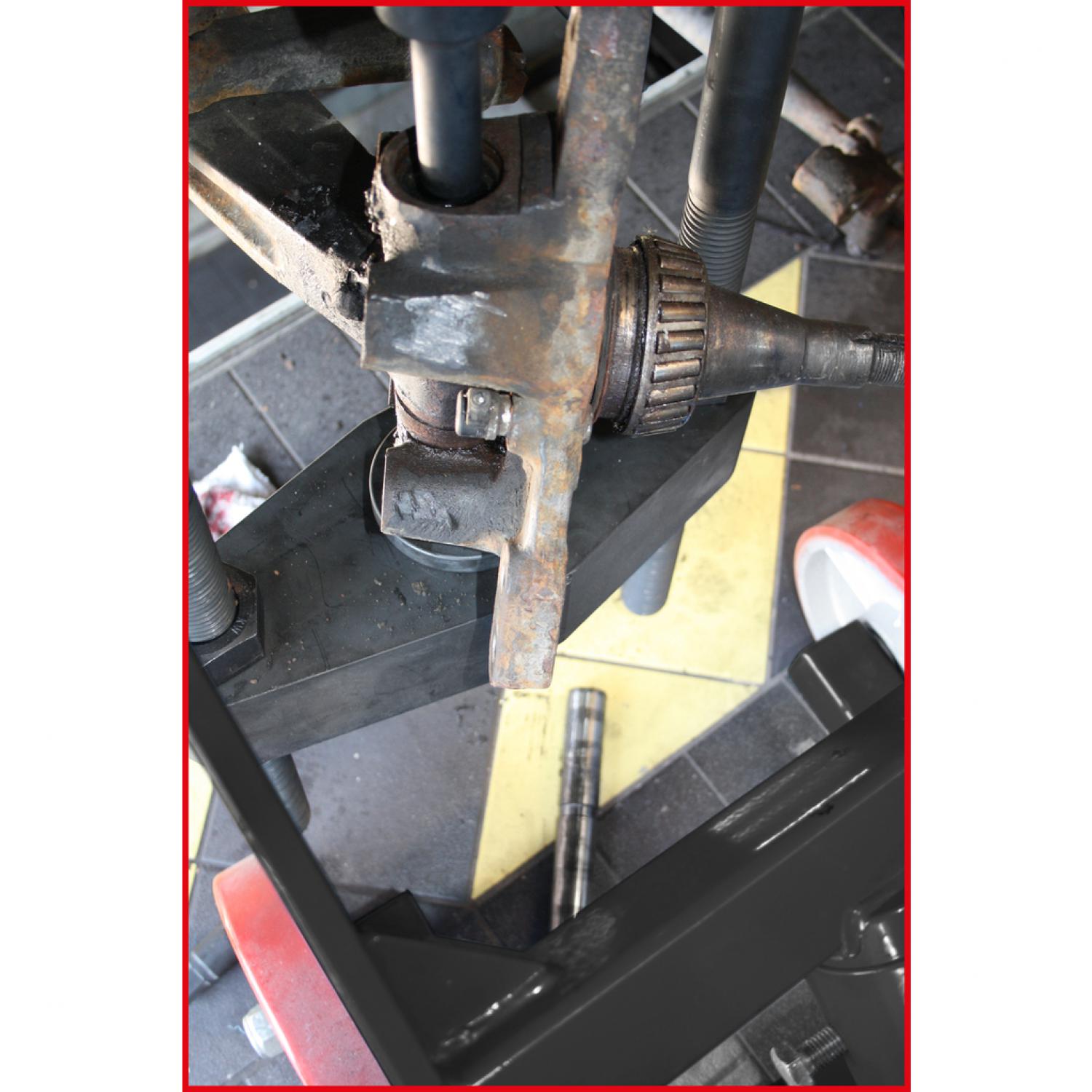 картинка Пресс для шкворня поворотного кулака, 75 т, с комплектом гильз, 29 шт от магазина "Элит-инструмент"