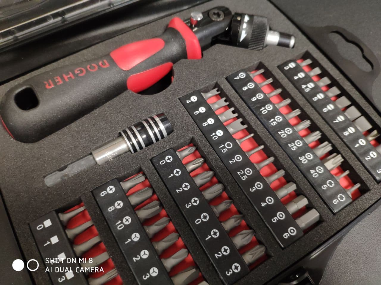 картинка Профессиональный набор: Отвёртка с трещоточным механизмом со сменными наконечниками 1/4 " от магазина "Элит-инструмент"