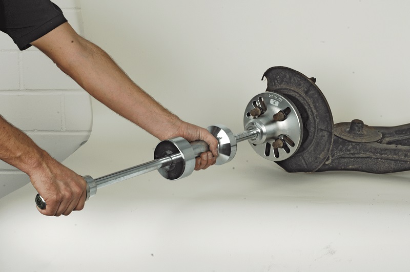 картинка Съёмник ступицы колеса, с обратным молотком (на 4 и 5 отверстий) Kukko 229-1-2 от магазина "Элит-инструмент"
