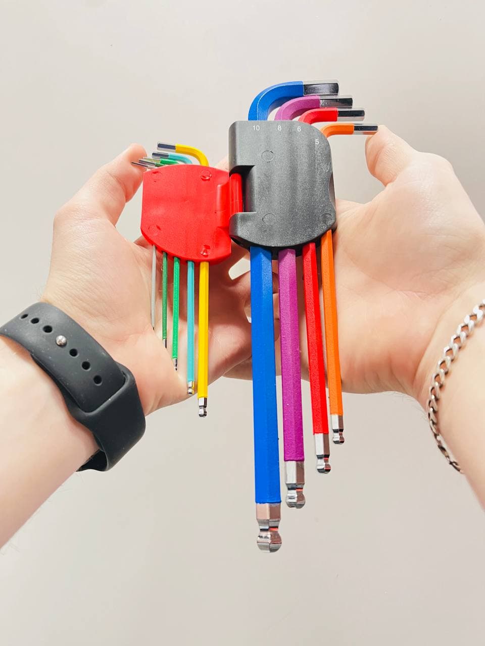 картинка Набор цветных шестигранных штифтовых ключей со сферической головкой 9 предметов Dogher 605-069 от магазина "Элит-инструмент"