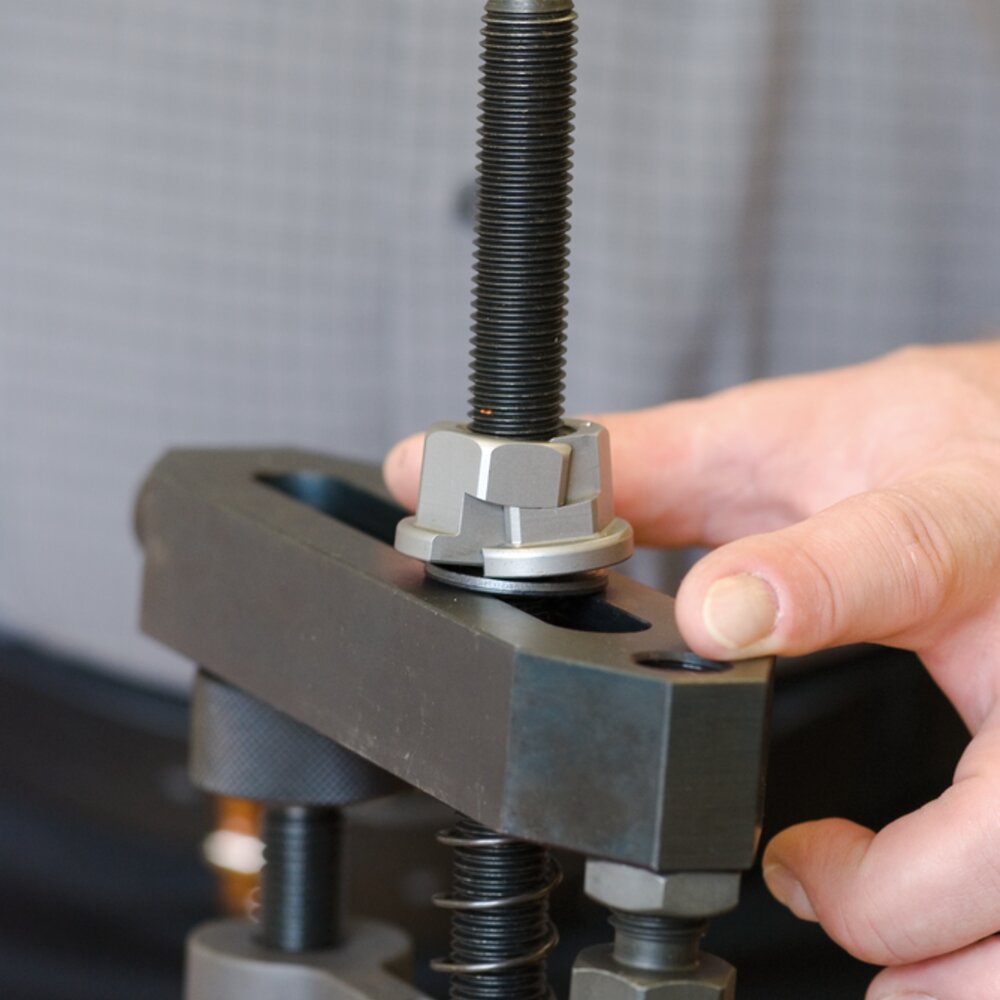 картинка AMF-Гайка TWINNUT - с буртиком АМF 381905 от магазина "Элит-инструмент"