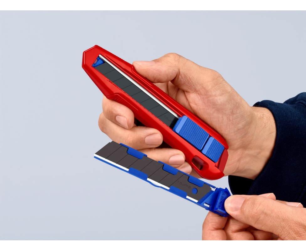 картинка KNIPEX CutiX Нож универсальный, 165 мм, для стандартных отламывающихся лезвий на 18 мм KN-9010165BK от магазина "Элит-инструмент"