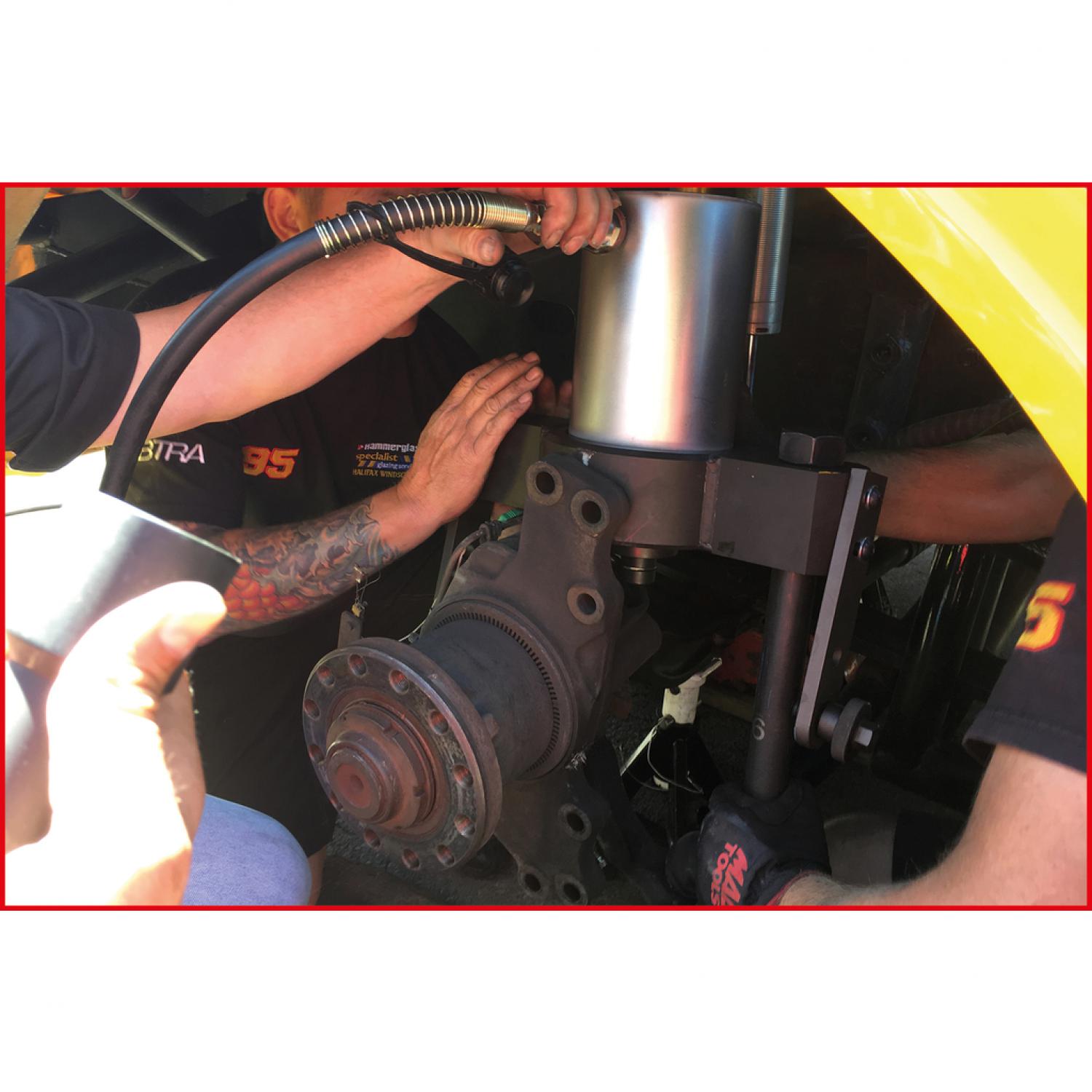 картинка Пресс для шкворня поворотного кулака, 75 т, с комплектом гильз, 29 шт от магазина "Элит-инструмент"