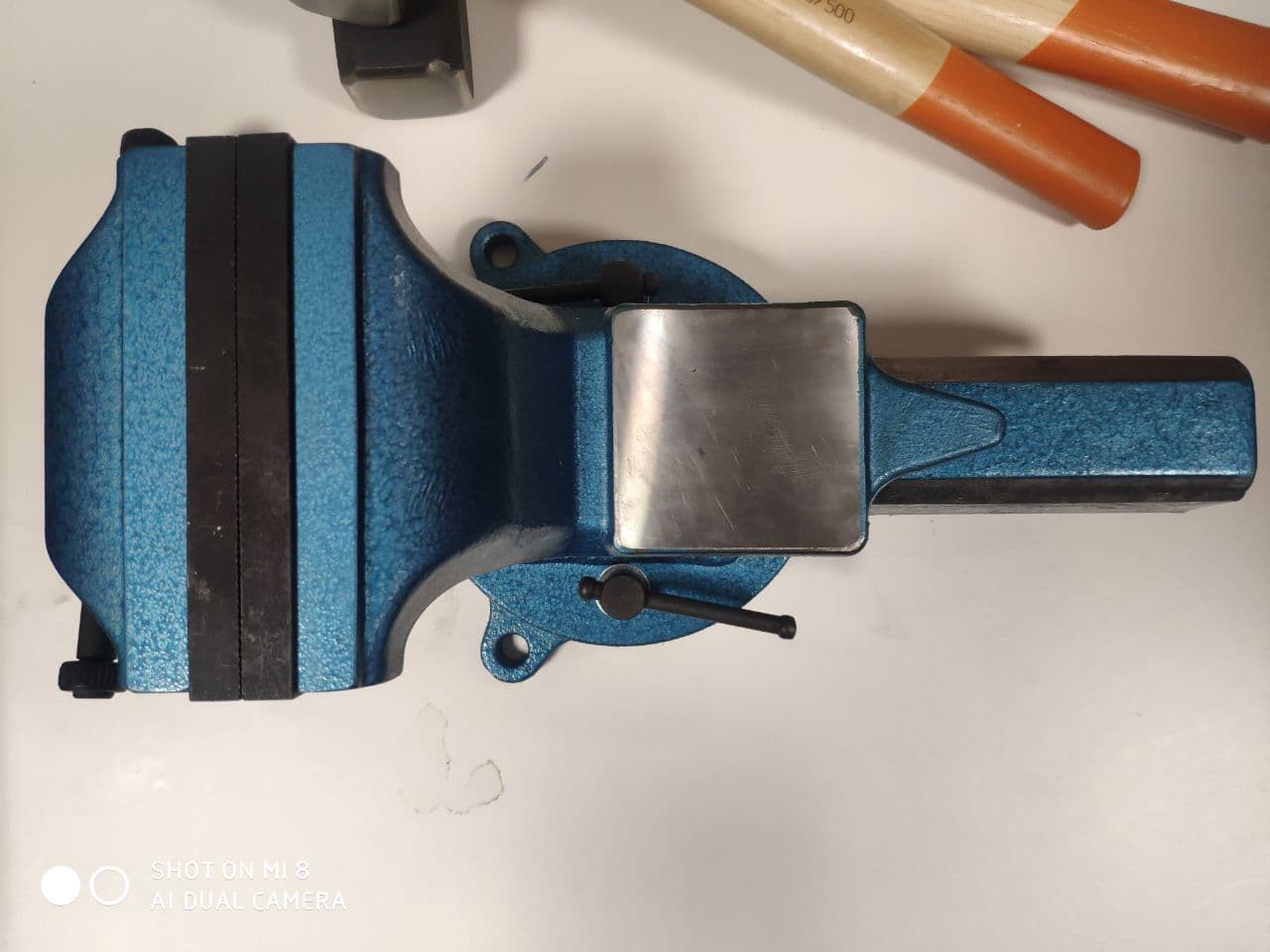 картинка Тиски стальные поворотные, 125 мм с губками для закрепления труб, с наковальней NORGAU 073006-125 от магазина "Элит-инструмент"
