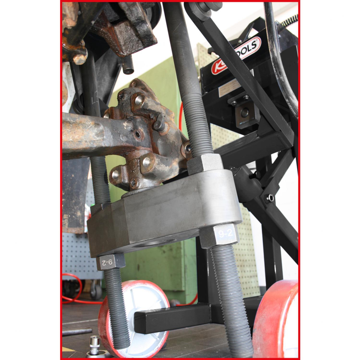 картинка Пресс для шкворня поворотного кулака, 75 т, с комплектом гильз, 29 шт от магазина "Элит-инструмент"