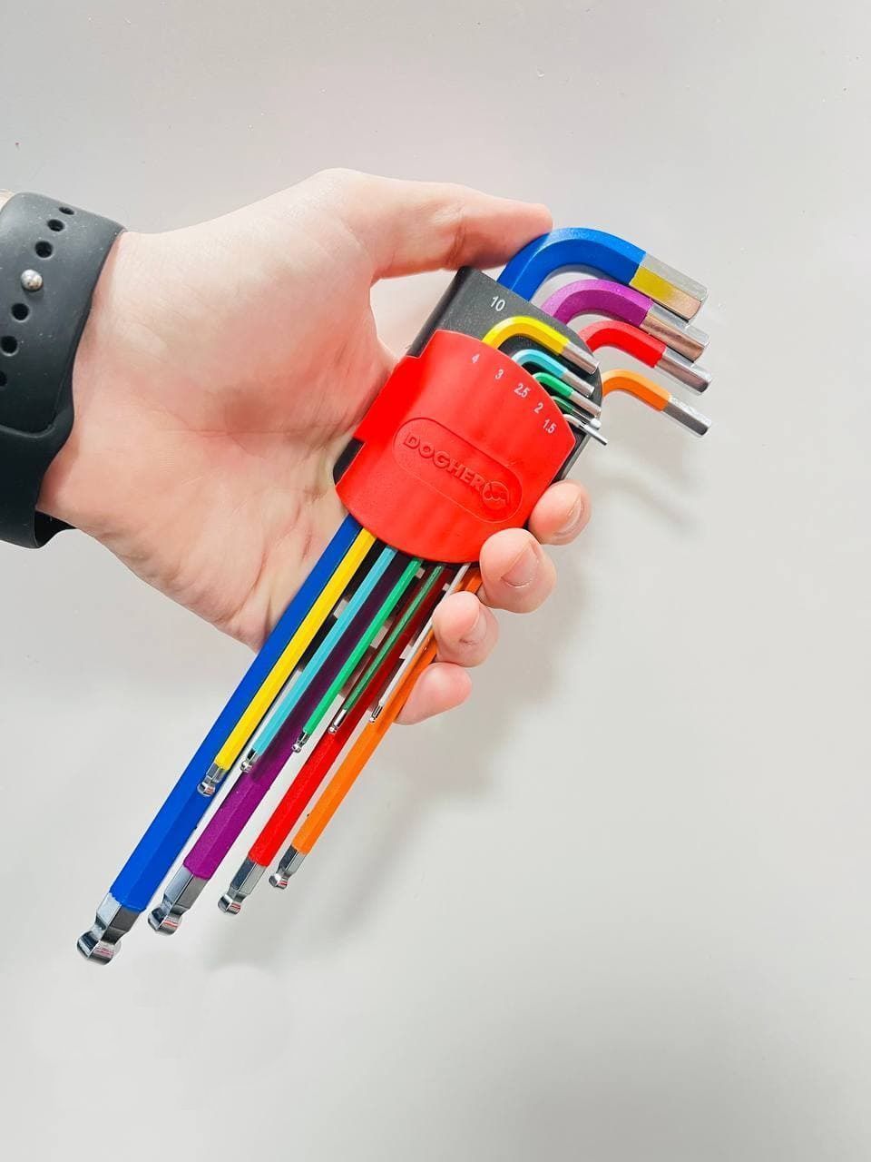 картинка Набор цветных шестигранных штифтовых ключей со сферической головкой 9 предметов Dogher 605-069 от магазина "Элит-инструмент"