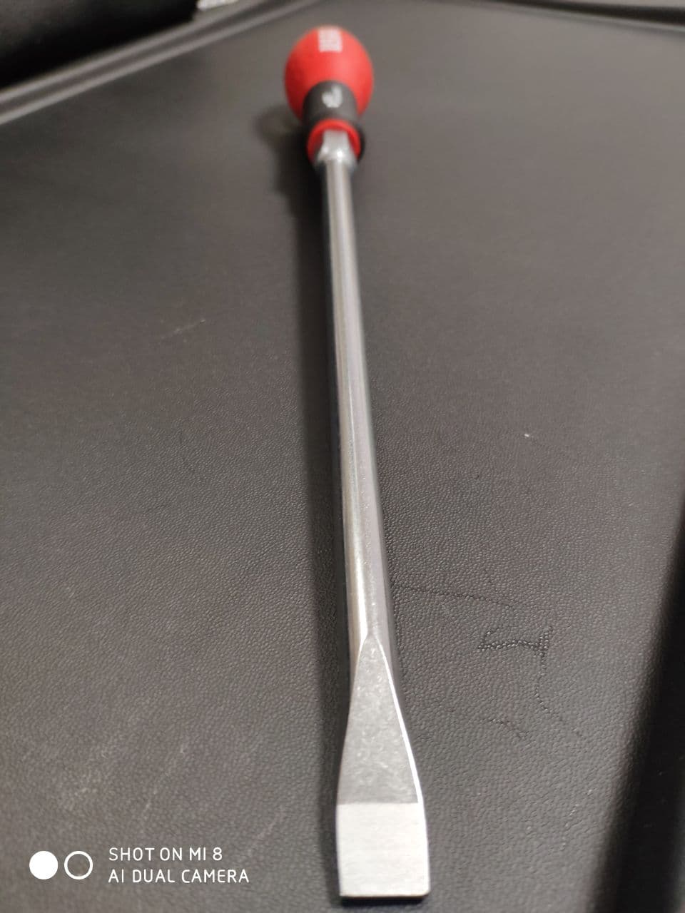 картинка Отвёртка усиленная шлицевая 322 2x12x250 USAG U03220024 от магазина "Элит-инструмент"